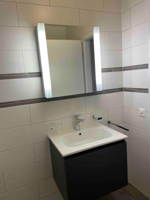Proche Lausanne: Studio Bien Equipe Apartment Prilly Exterior photo