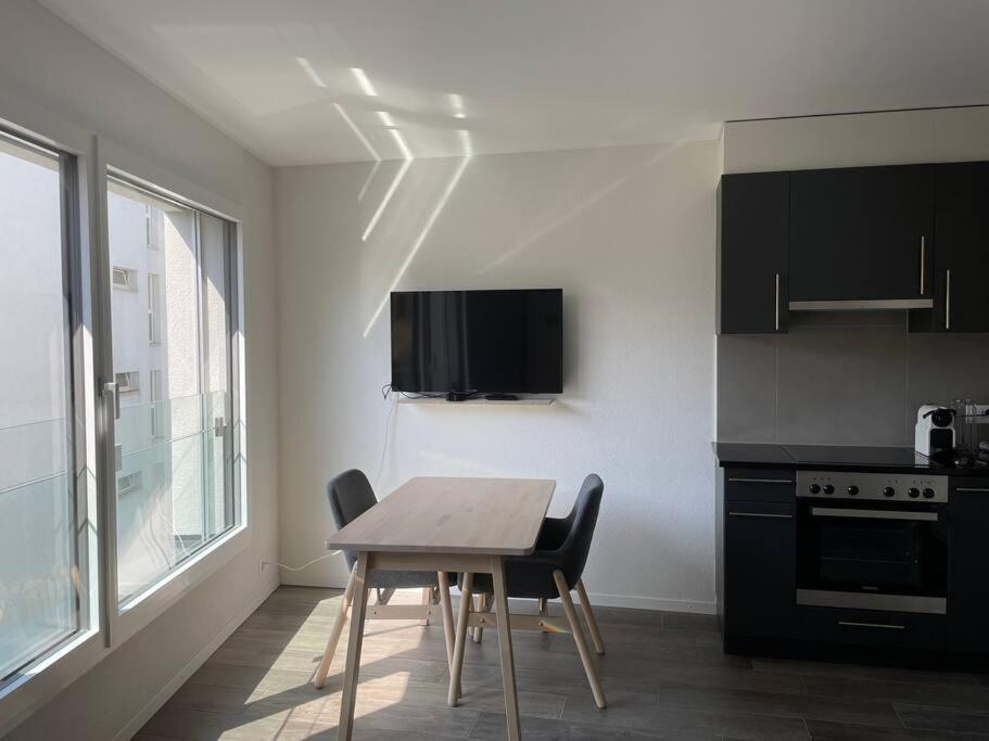 Proche Lausanne: Studio Bien Equipe Apartment Prilly Exterior photo