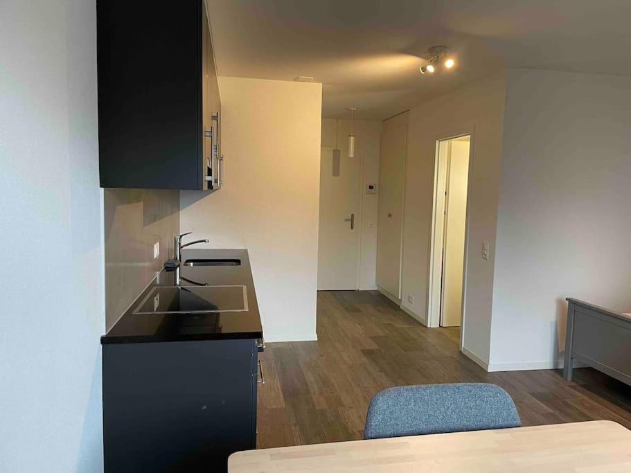 Proche Lausanne: Studio Bien Equipe Apartment Prilly Exterior photo